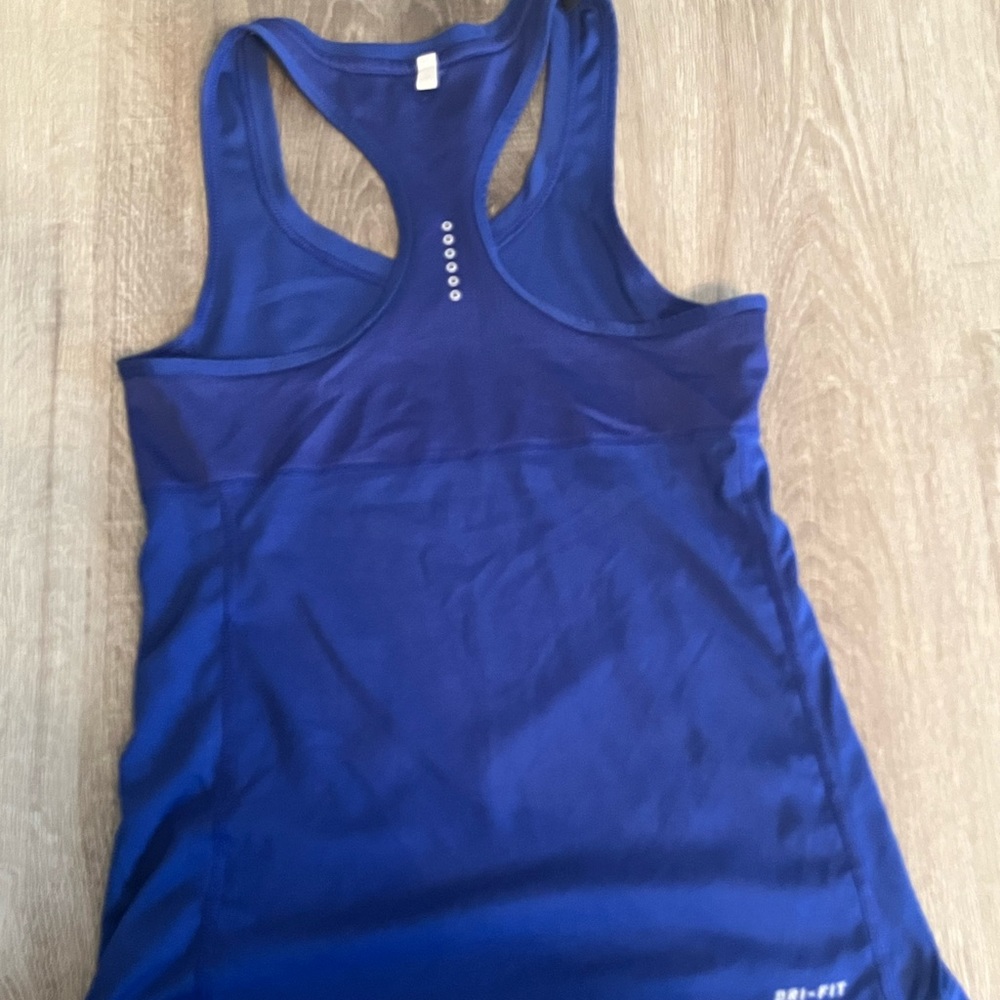 Nike active top - Picture 2 of 2